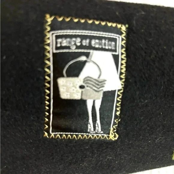 Range of motion embroidered felted wool  crossbody handbag - Picture 4 of 10